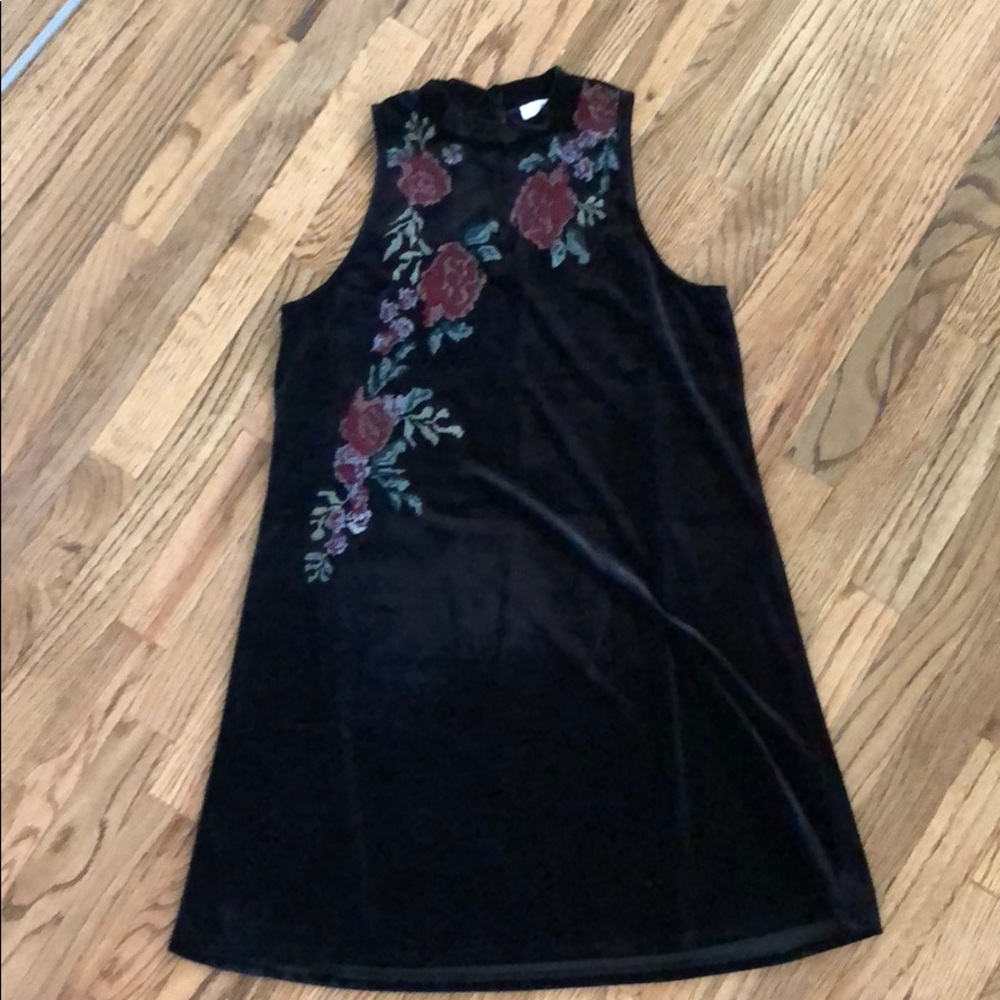 Black velvet dress by THML